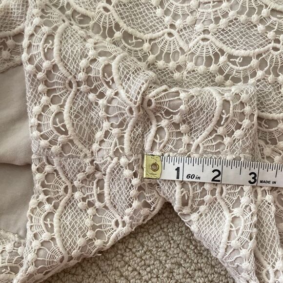 NEW Express High Rise Scalloped Lace Shorts Business Chic Cream 00 0 NWT RARE - Picture 5 of 9
